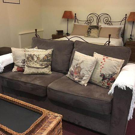 Stone'S Throw Cottage Bed And Breakfast Belgrave Eksteriør bilde