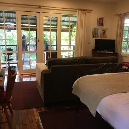 Stone'S Throw Cottage Bed And Breakfast Belgrave Eksteriør bilde