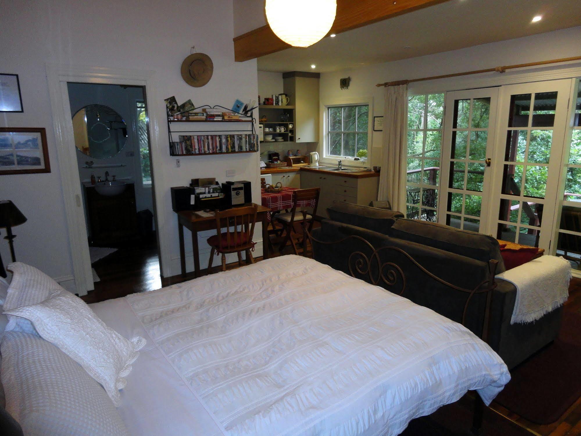 Stone'S Throw Cottage Bed And Breakfast Belgrave Eksteriør bilde