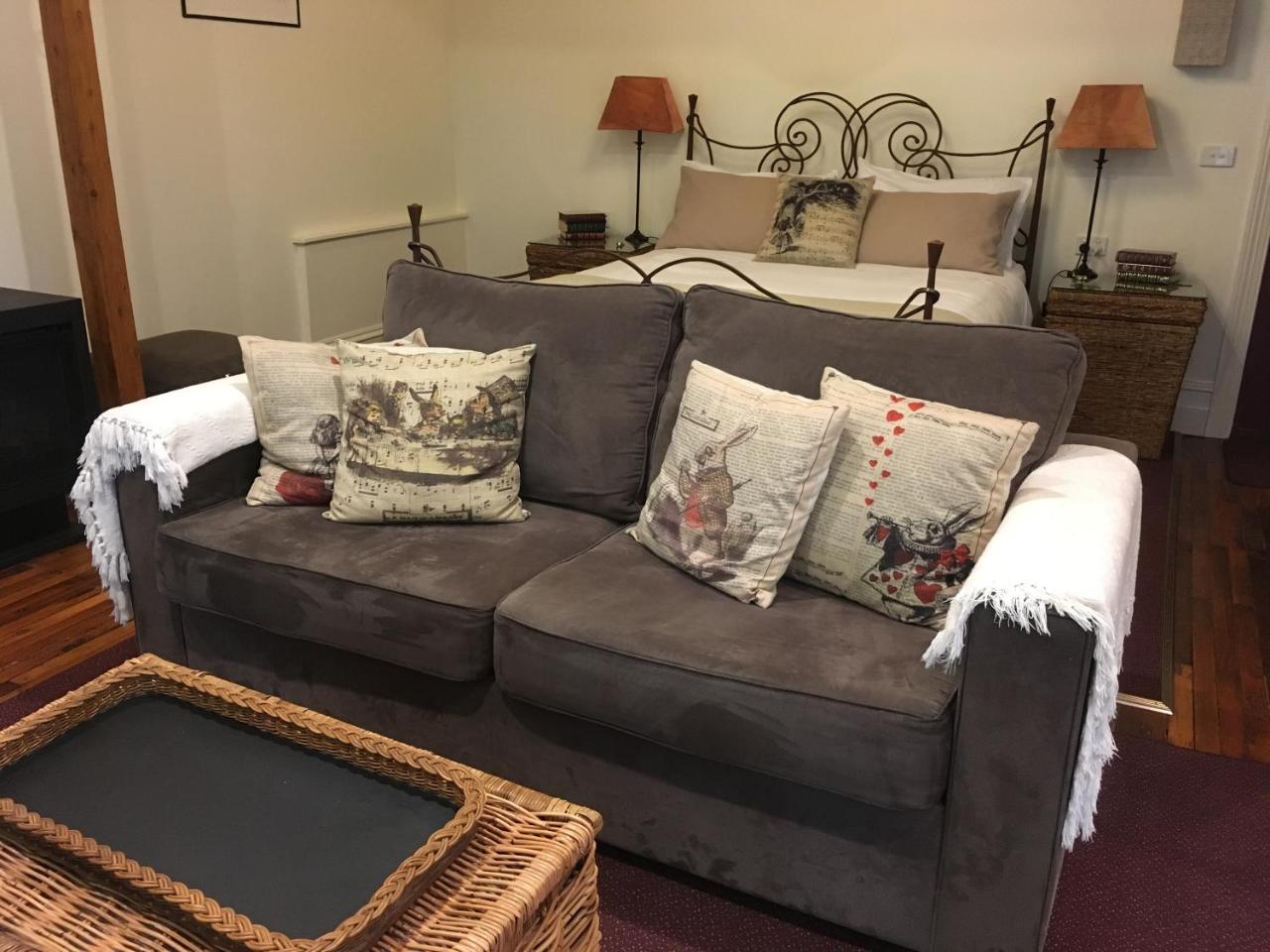 Stone'S Throw Cottage Bed And Breakfast Belgrave Eksteriør bilde