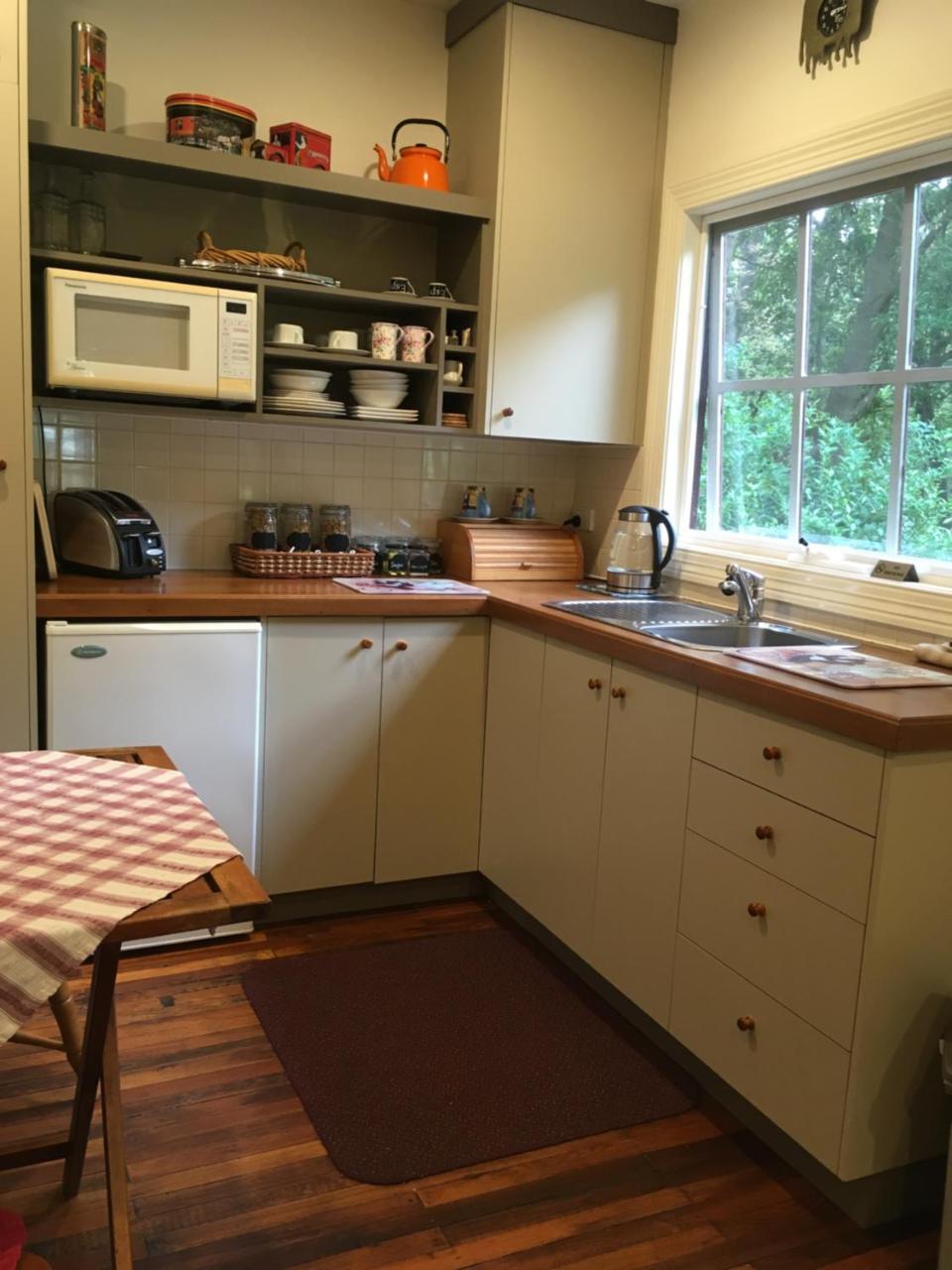 Stone'S Throw Cottage Bed And Breakfast Belgrave Eksteriør bilde