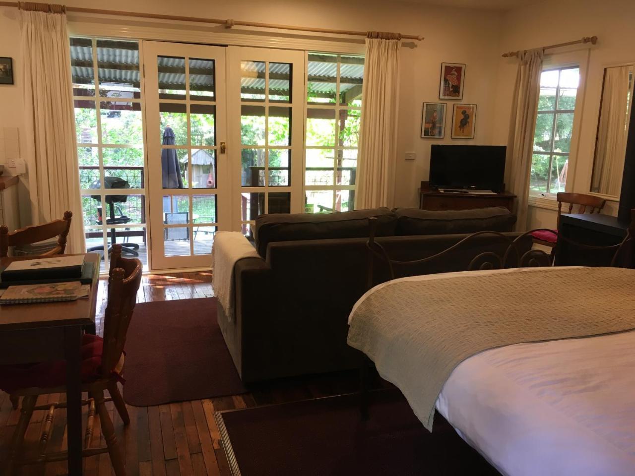 Stone'S Throw Cottage Bed And Breakfast Belgrave Eksteriør bilde